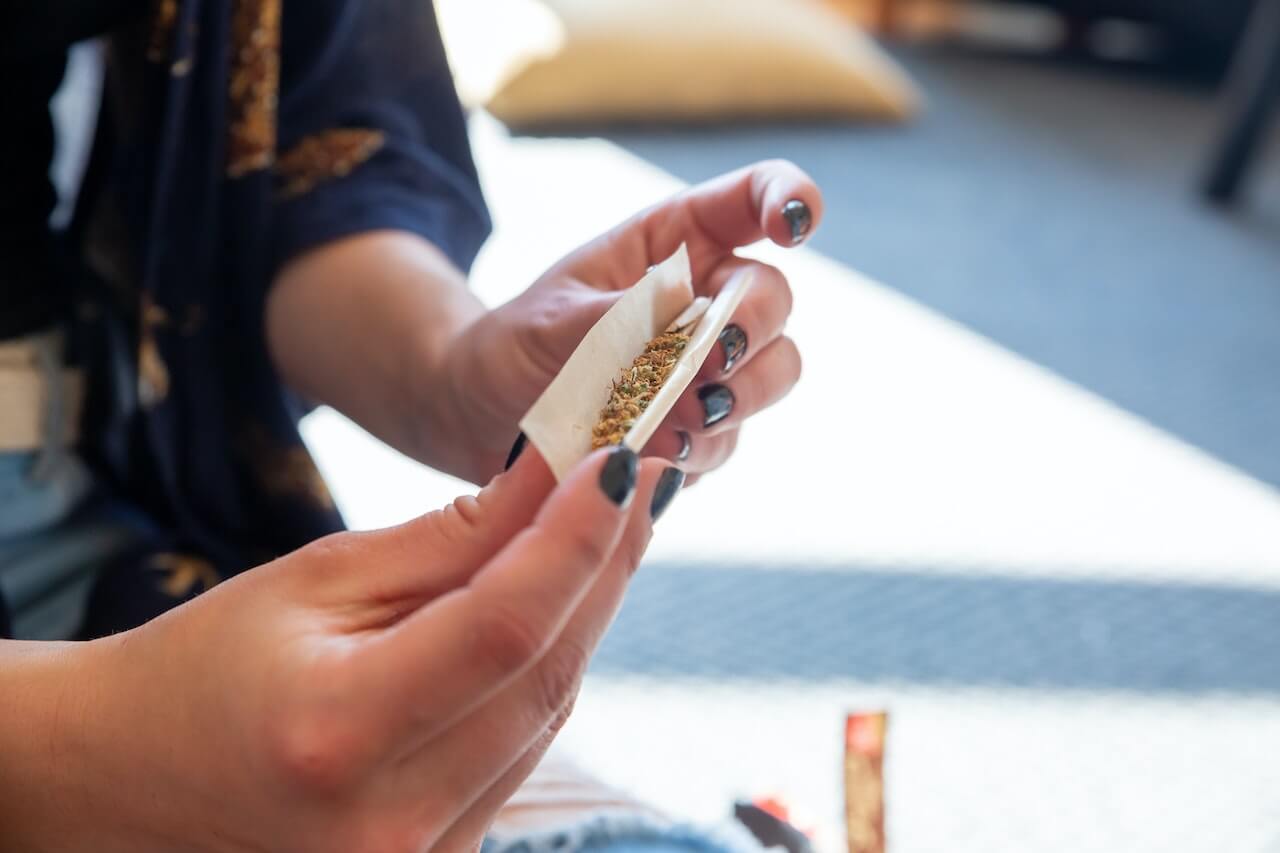 How to Roll A Joint: Step by Step